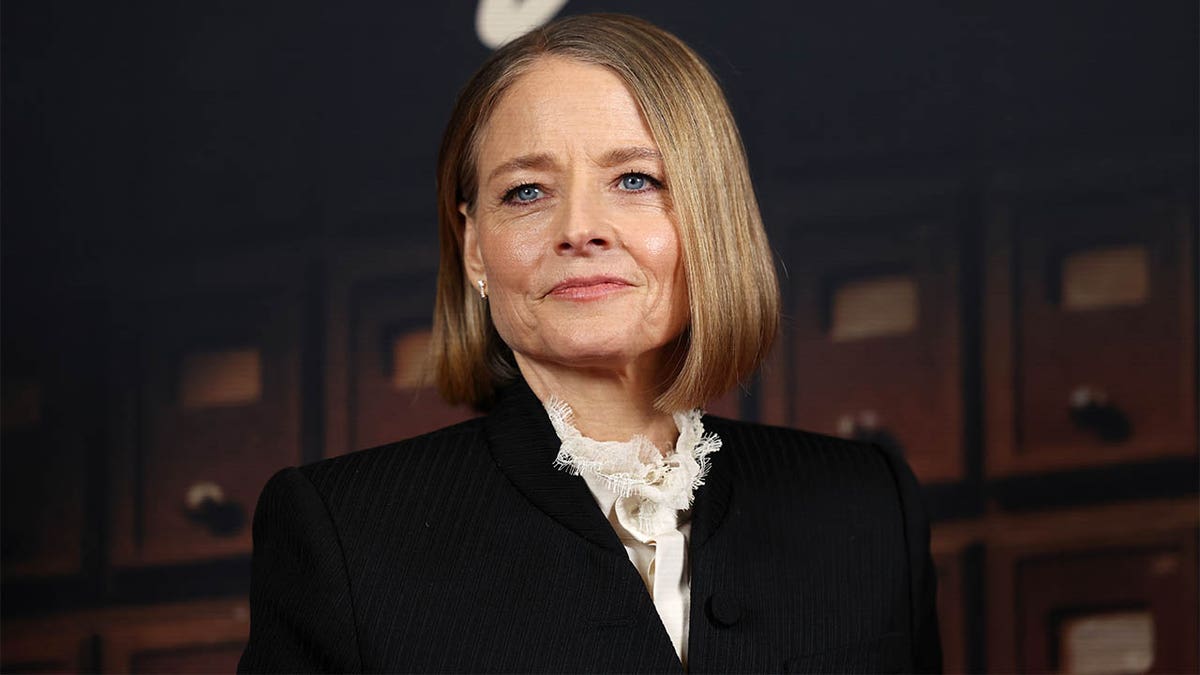 Jodie Foster poses on the red carpet at the premiere of Vie Privée at Pathé Palace in Paris, France.
