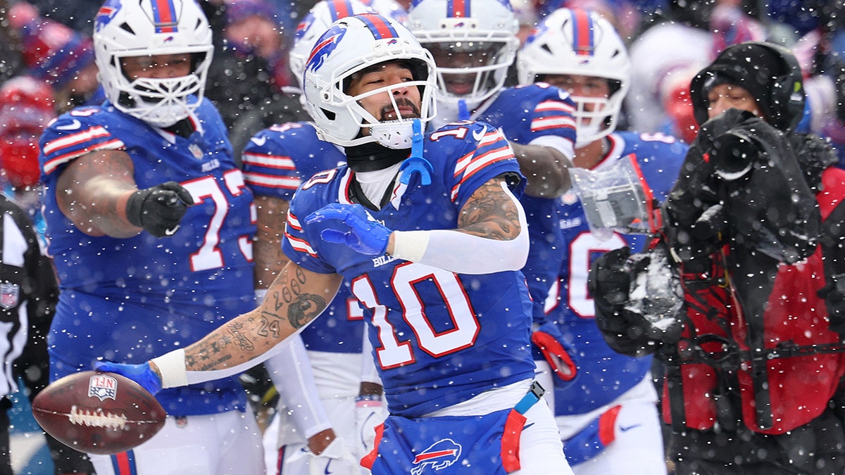 Khalil Shakir celebrates touchdown