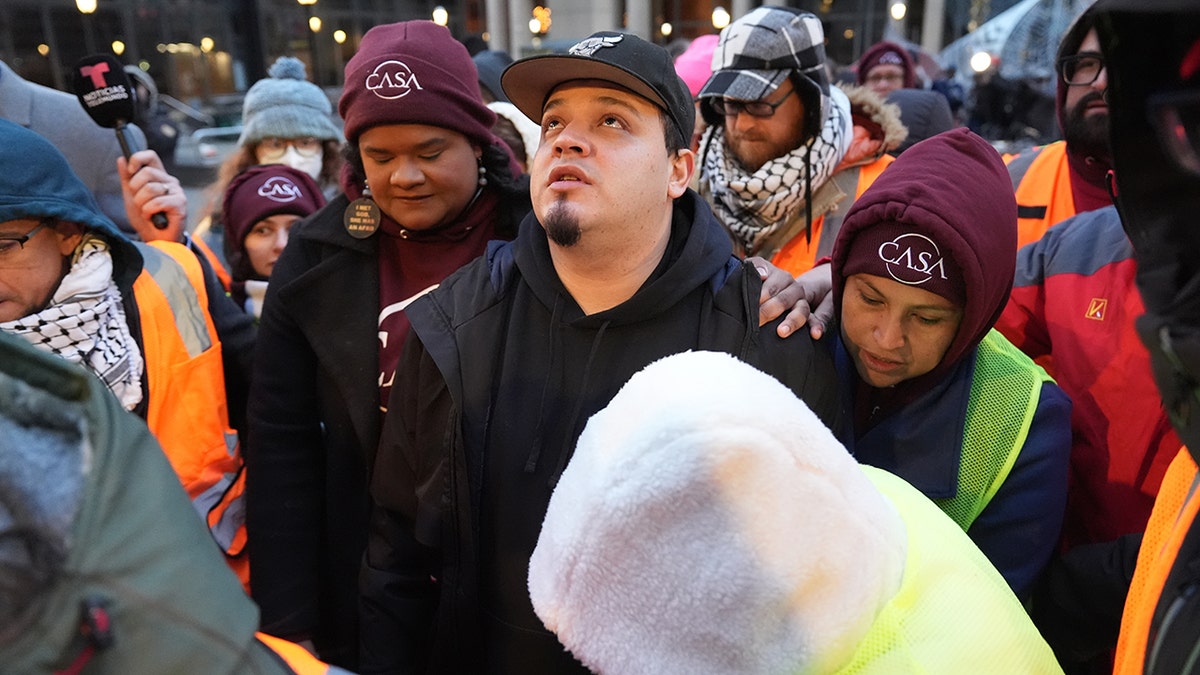 Kilmer Abrego Garcia faz check-in em um centro ICE em Baltimore