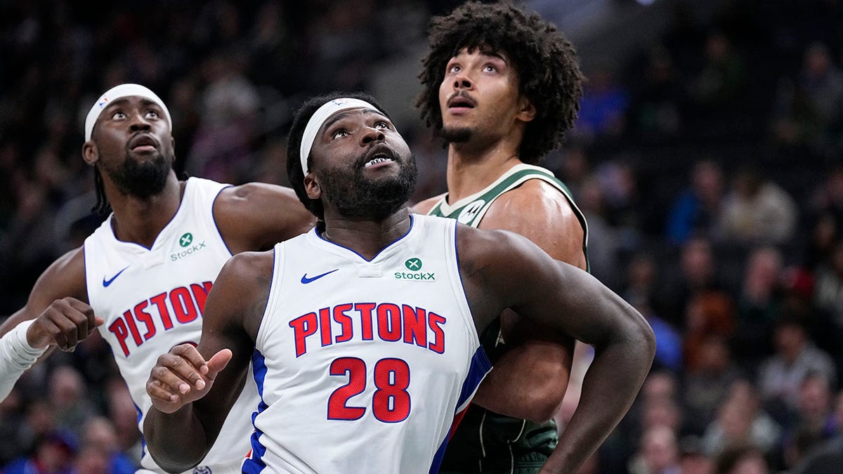 Isaiah Stewart eliminó a Jericho Sims