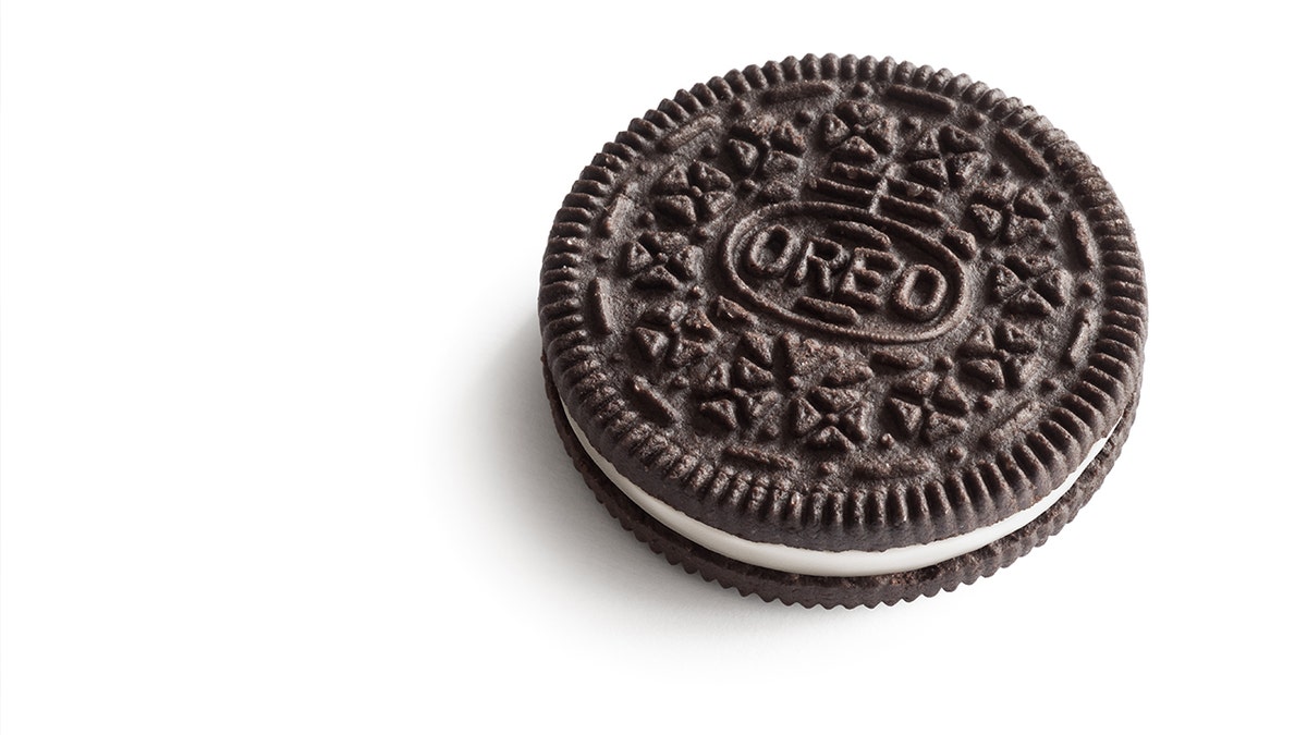 Oreo cookie