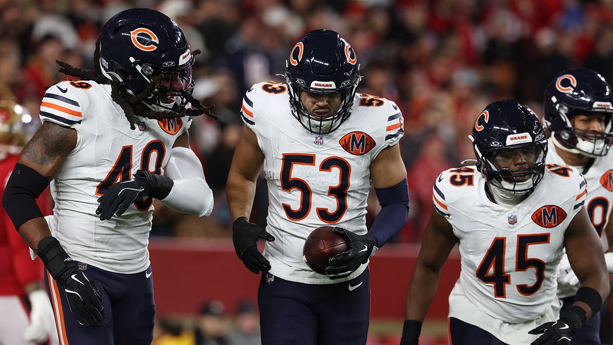 TJ Edwards merayakan TD