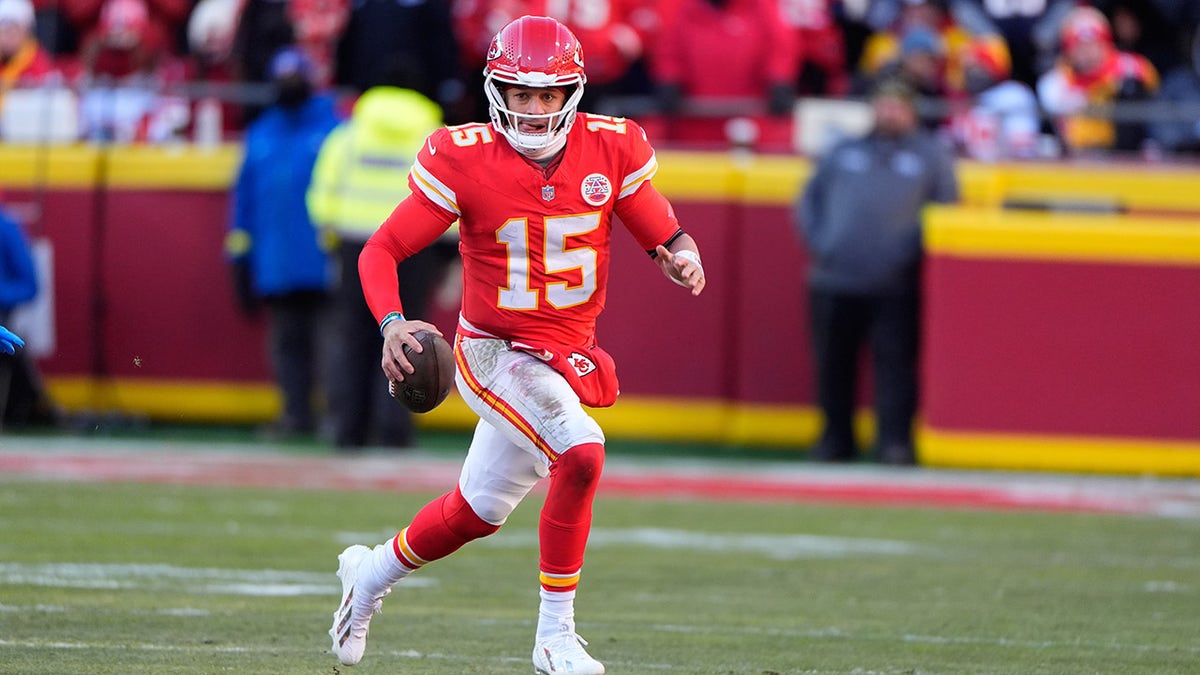 Patrick Mahomes scrambles