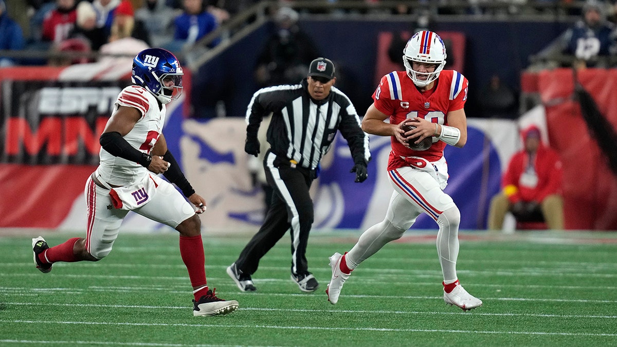 Abdul Carter goni Drake'a Maye'a