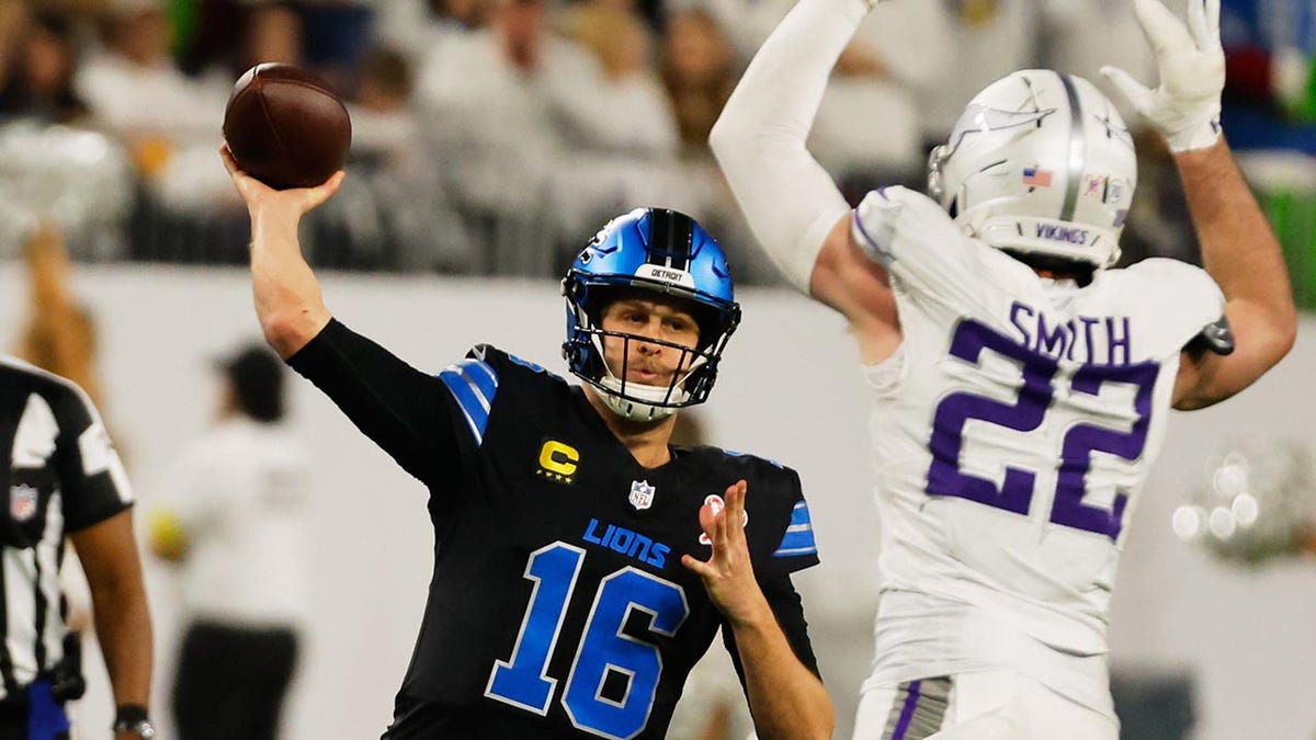 Jared Goff faces pressure from defense