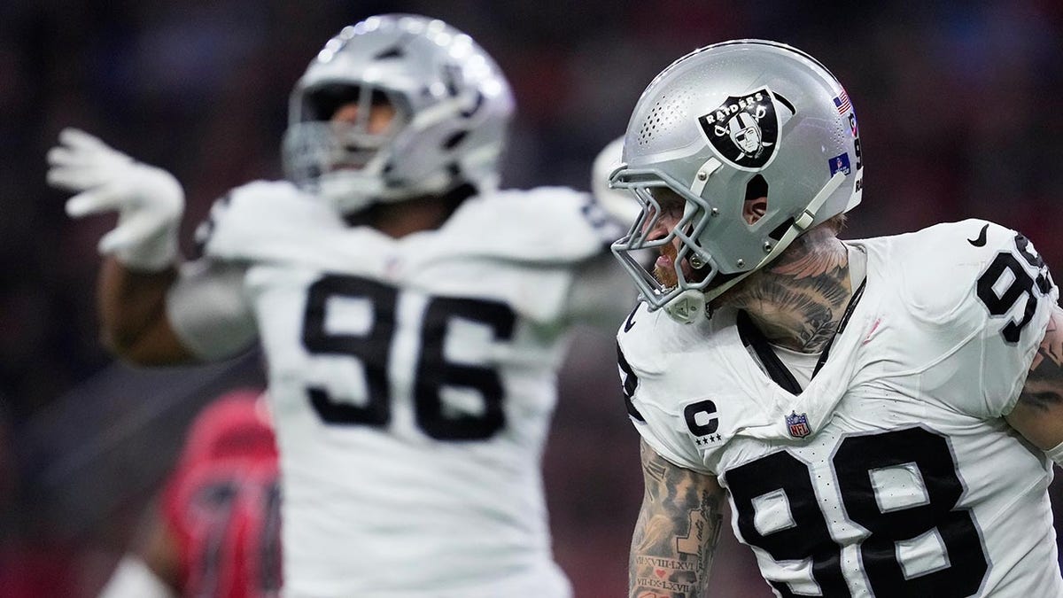 Maxx Crosby goes up against the Texans