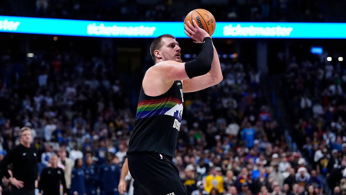 Tiro de alineación de Nikola Jokic