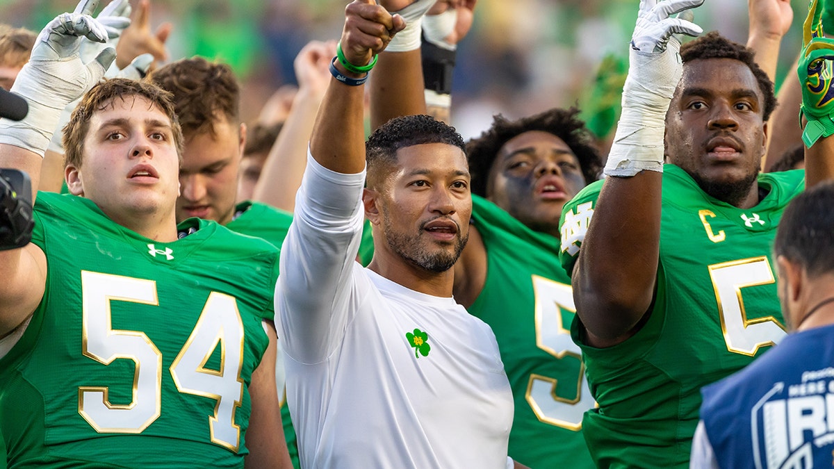 Marcus Freeman coaches against Boise State