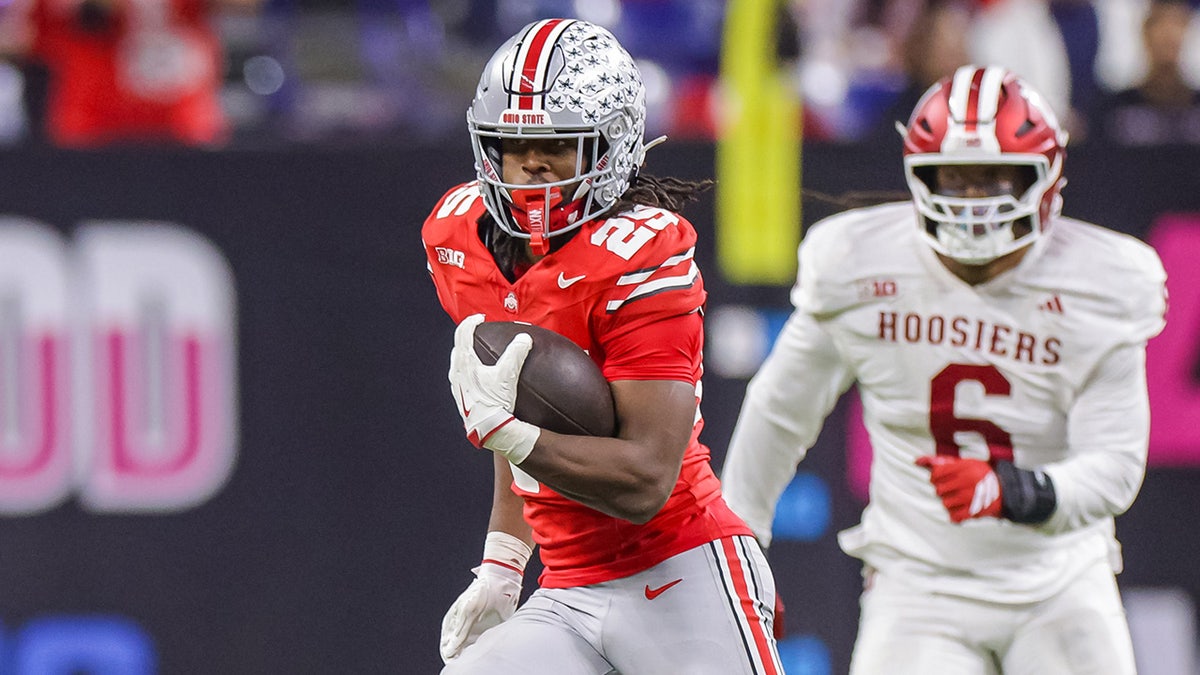 Bo Jackson runs against Indiana