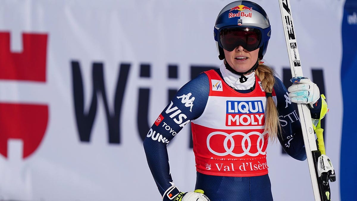 Lindsey Vonn finishes her run