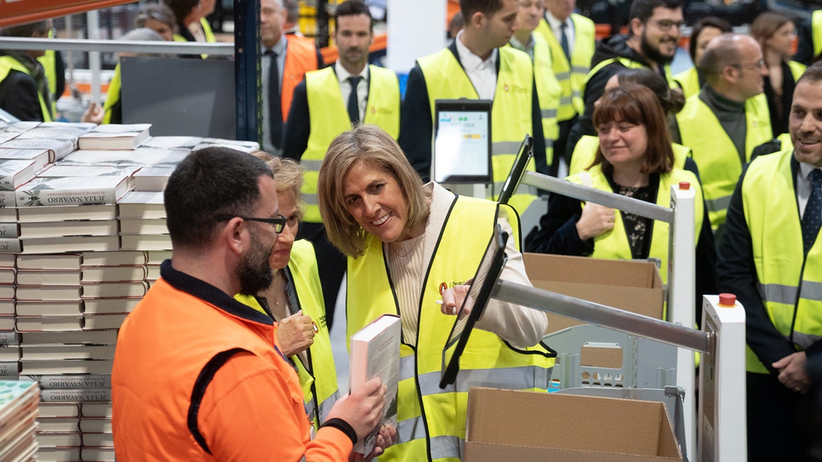 Penguin House Distribution Center in Spain