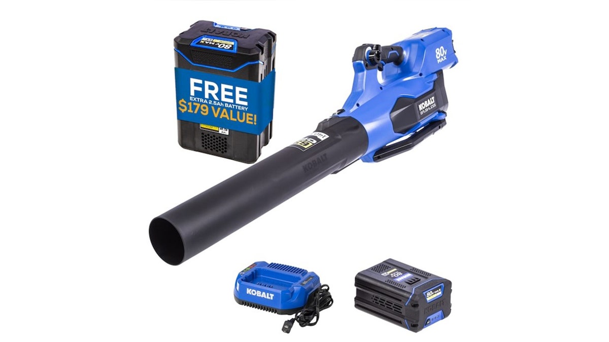 Blow leaves for up to 2 ½ hours with the included batteries. 