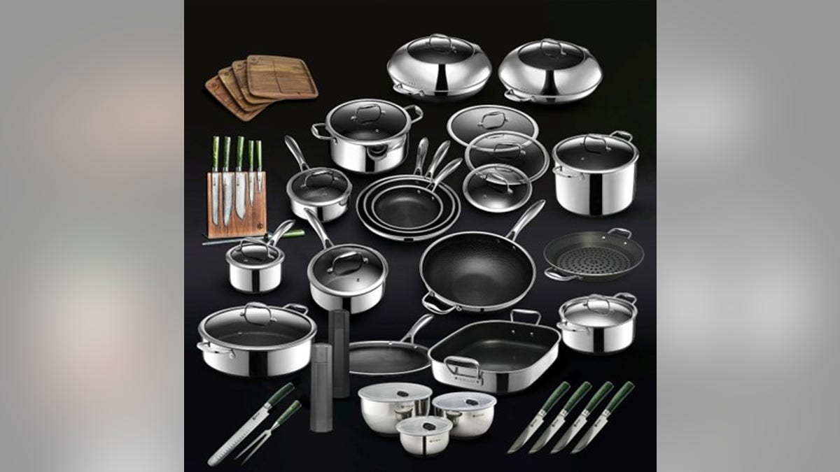 This set comes with nearly everything HexClad has to offer. 