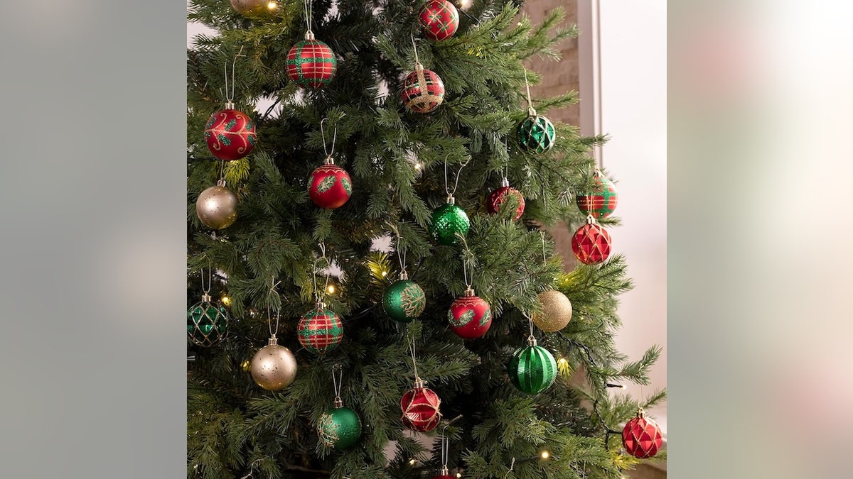 Plaid ornaments bring the Ralph Lauren look to your Christmas tree.