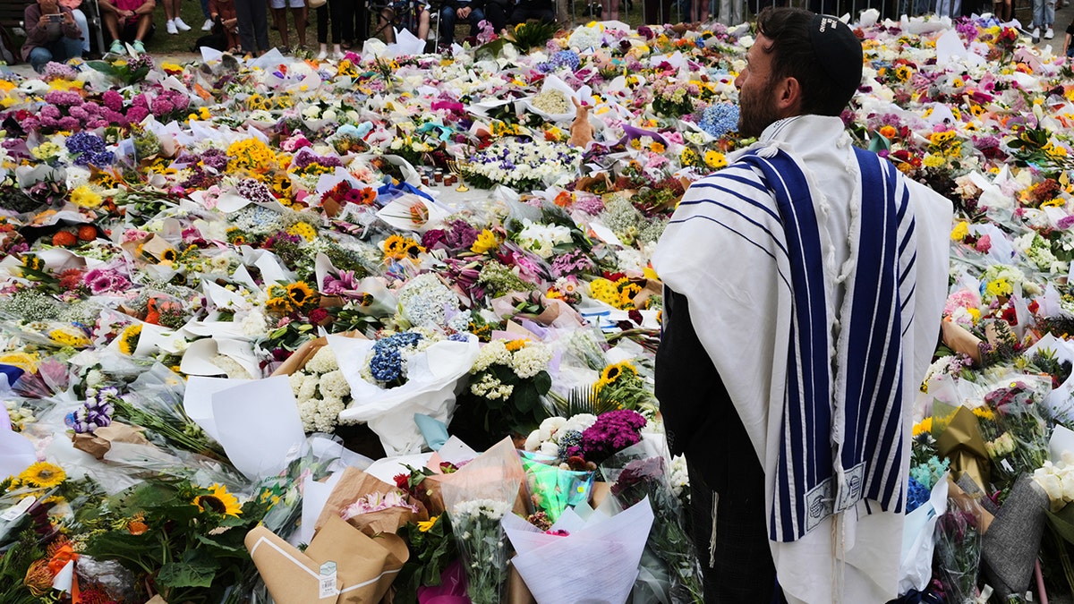Rabbi speaks at a memorial for the victims of the Bondi Beach mass shooting