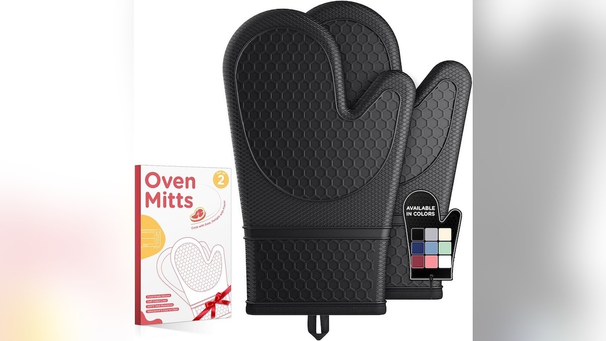 Mitts with serious grip and high-heat protection.