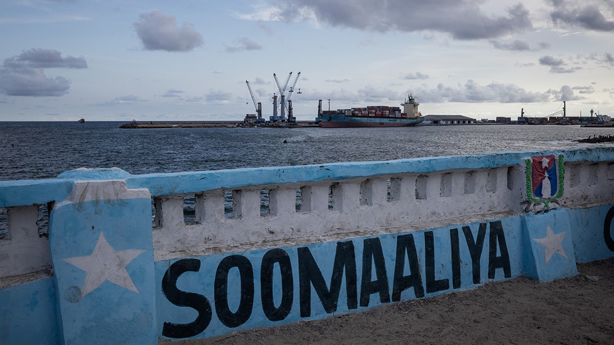 Widok na port w Mogadiszu, Somalia