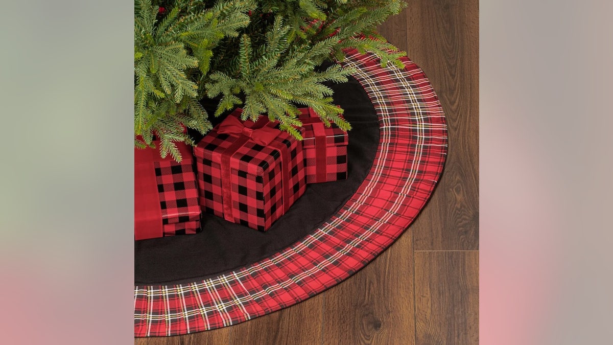 Dress up your tree in a Ralph Lauren style.