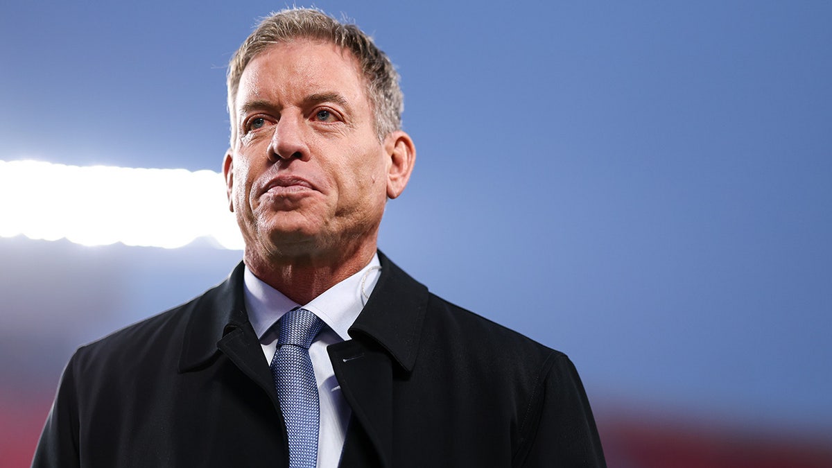 Troy Aikman antes de un partido de la NFL