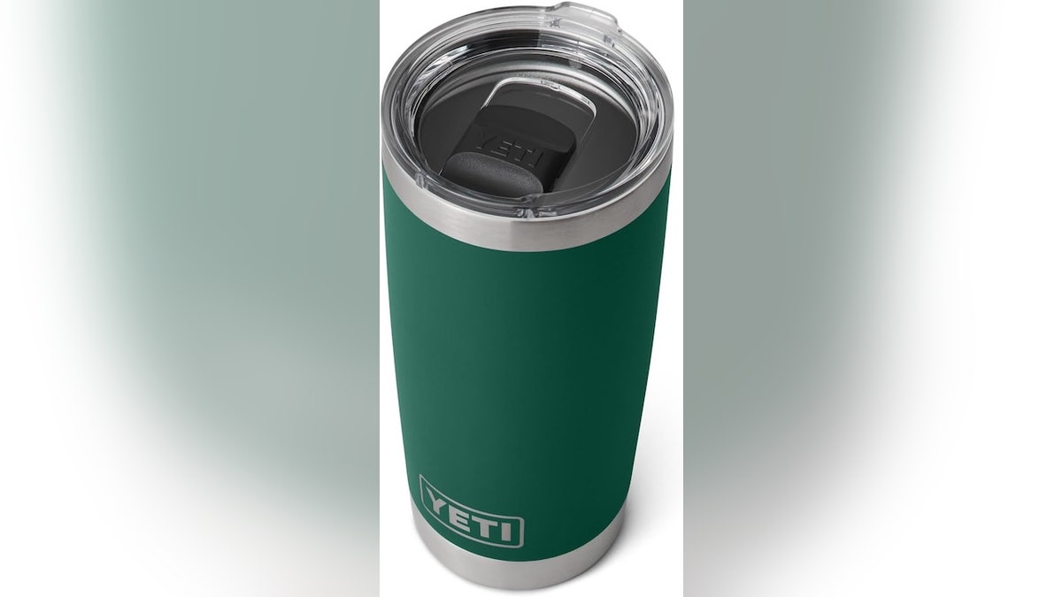 This tumbler passes the cup holder fit test.