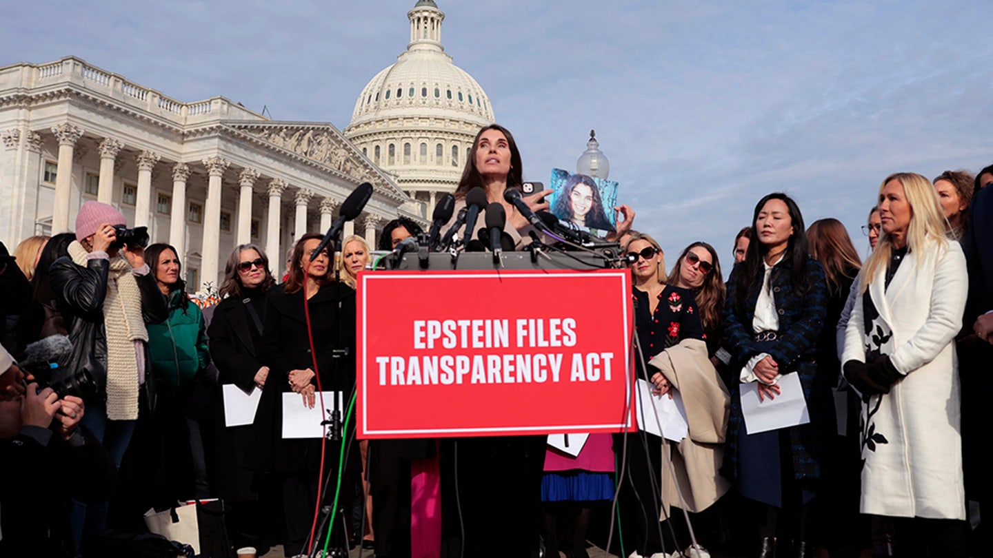 El Departamento de Justicia publica un tesoro de archivos sobre Epstein y afirma que habrá más después de la fecha límite del viernes.