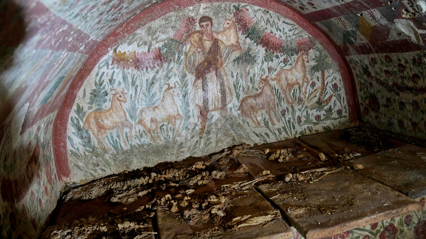 jesus-christ-fresco-turkey-tomb اكتشف علماء الآثار لوحة جدارية نادرة للسيد المسيح على الطراز الروماني في قبر بتركيا