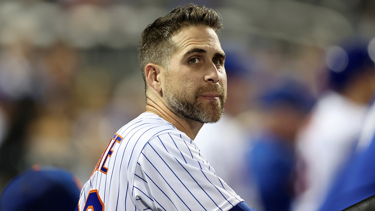 Ex-MLB star takes issue with Disney Cruise Line over man dressed as a woman