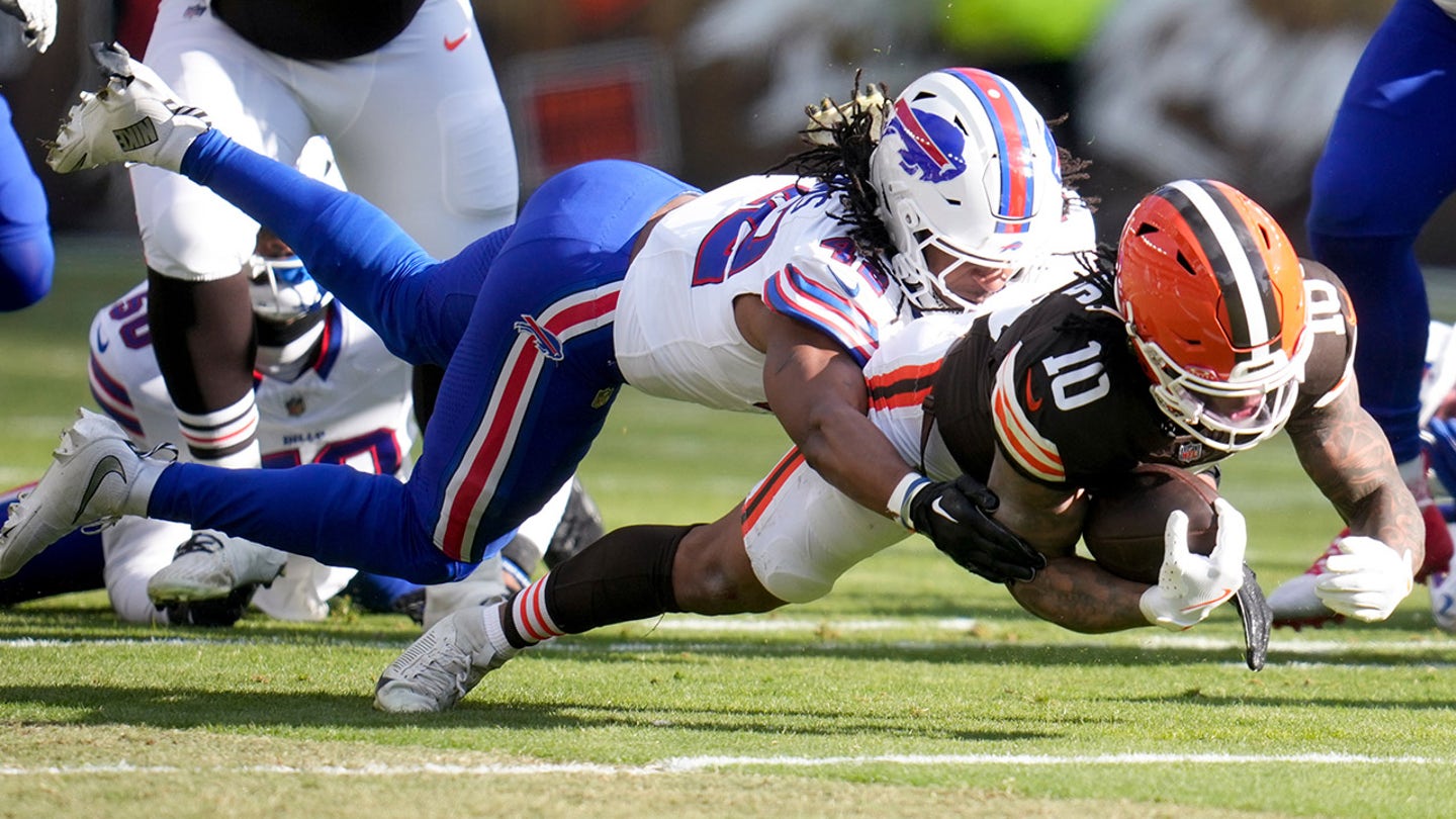 Browns rookie suffers gruesome leg injury vs Bills
