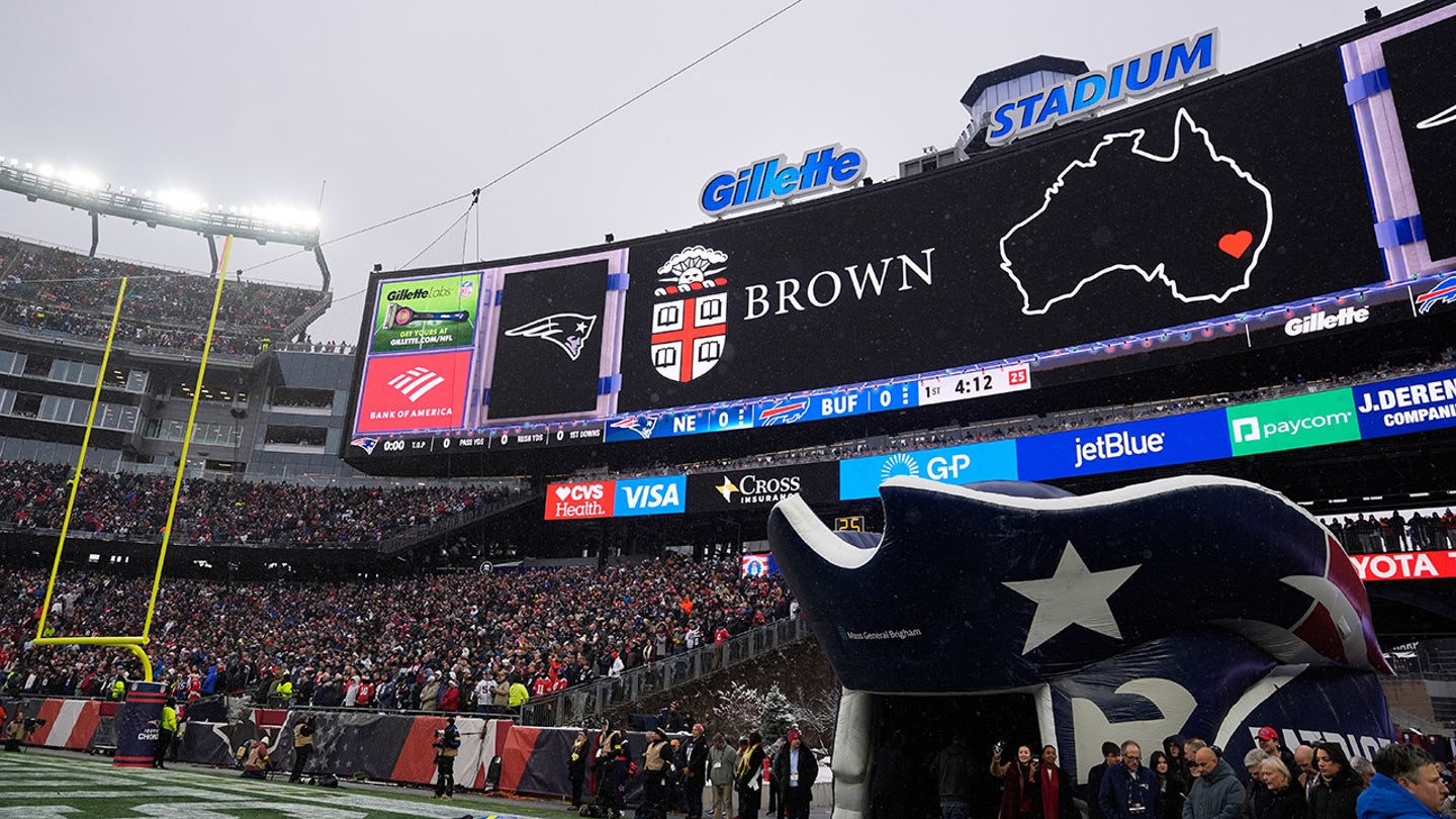 Patriots pay tribute to Brown University shooting, Australia terror attack victims
