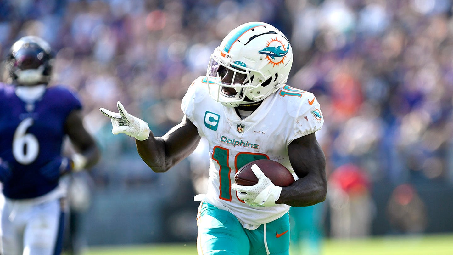 Tyreek Hill posts cryptic social media meme after Dolphins bench Tua Tagovailoa
