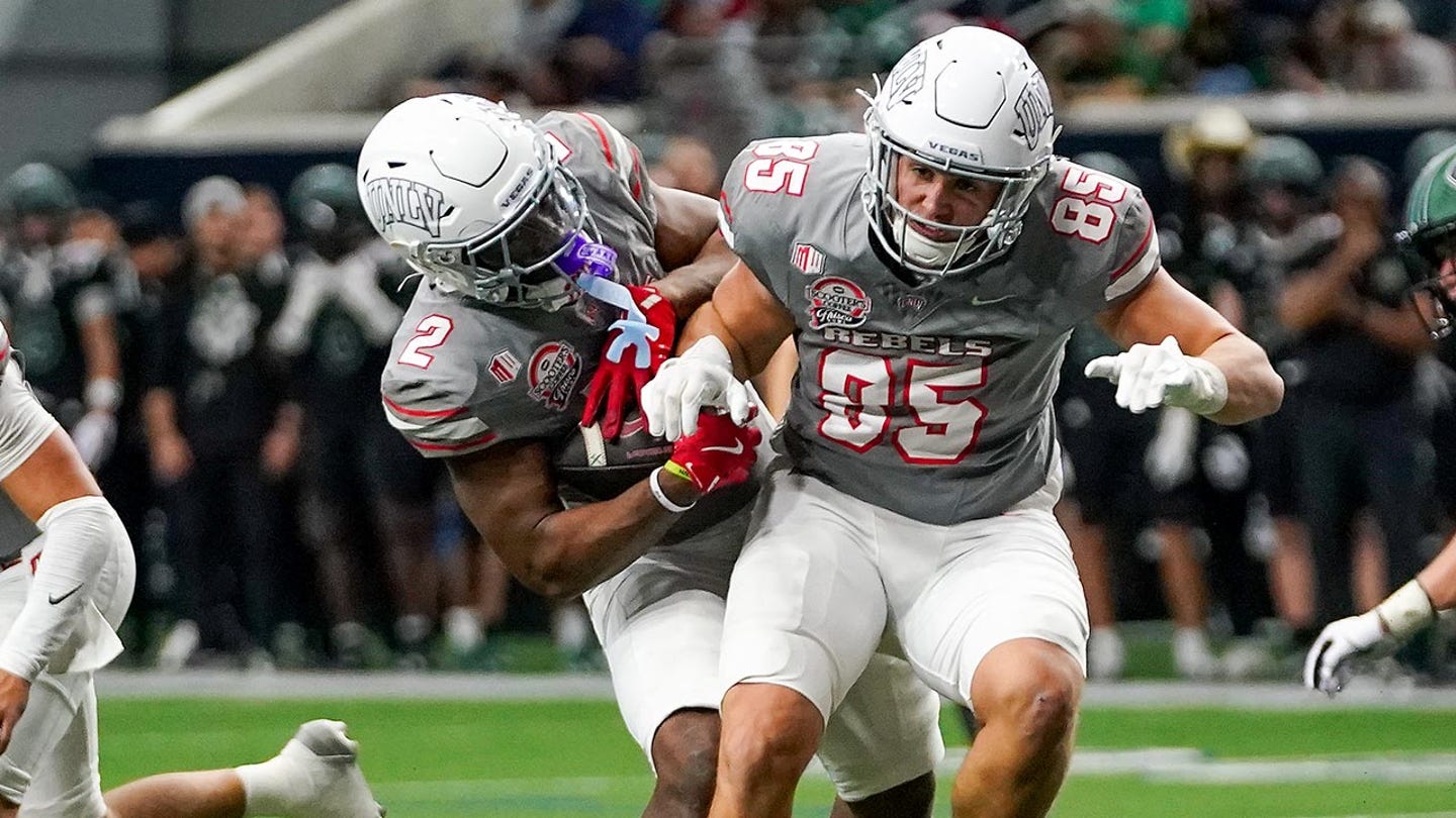 UNLV tight end tackles teammate on goal line in bowl game disaster