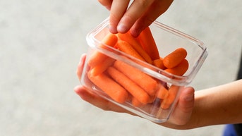 Viral carrot sleep hack leaves experts crunching the facts on nutrition claims - Fox News