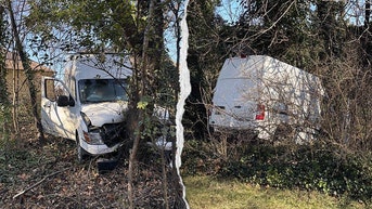 Feds fire back after van driver tries to mow down ICE agents on Christmas Eve - Fox News