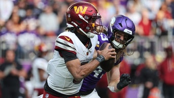 Commanders' Jayden Daniels takes hit after interception, re-injures shoulder - Fox News