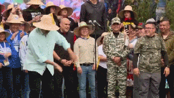 Maduro sings, dances and threatens to 'smash the teeth' of the 'North American empire' - Fox News