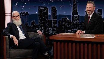 David corona a Jimmy Kimmel como «líder de la resistencia» y llama «tonto» a Trump.