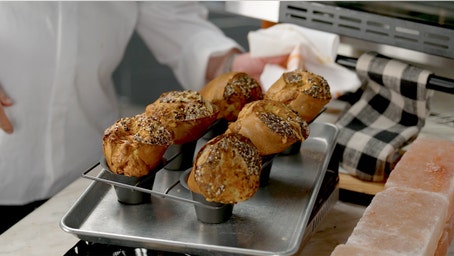 Los popovers del chef de «American Kitchen» están a la altura de las circunstancias como acompañamiento navideño en Fox Nation nueva Fox Nation .