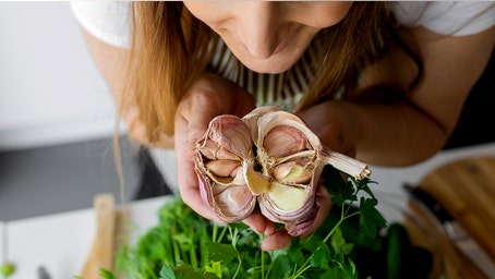 Garlic extract rivals traditional mouthwash for dental hygiene in surprising new review