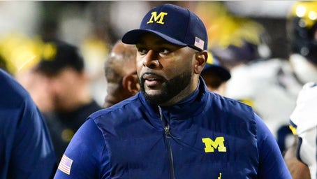 Sherrone Moore aparece con los ojos rojos en la foto policial tras Michigan y detención Michigan