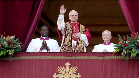 Pope Leo XIV delivers first Christmas message calling for end to violence in Middle East, Russia-Ukraine war