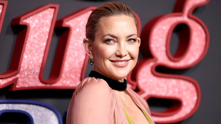 Kate Hudson canta la canción principal de tu nuevo álbum, «Glorious».