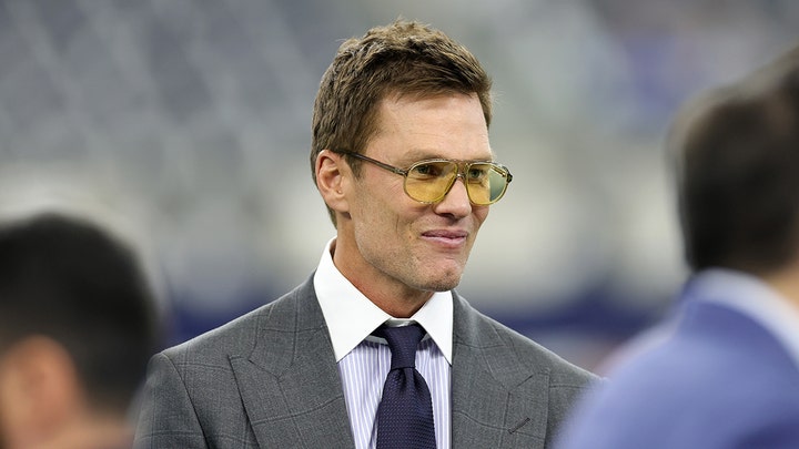 Tom Brady's ELECTRIC Pregame Speech to Michigan 😤 Brady & Derek Jeter Talk BEST Rivalries & More