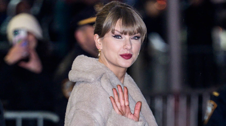 Falcons star Bijan Robinson reacts to Travis Kelce-Taylor Swift engagement