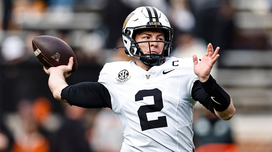 Joel Klatt on ‘petty’ Notre Dame, CFP Bracket, Will Mendoza go pro? | FULL INTERVIEW | The Herd