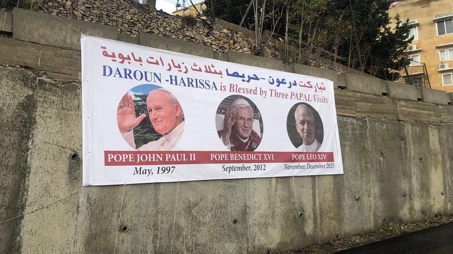 Sign welcoming Pope Leo XIV to Lebanon
