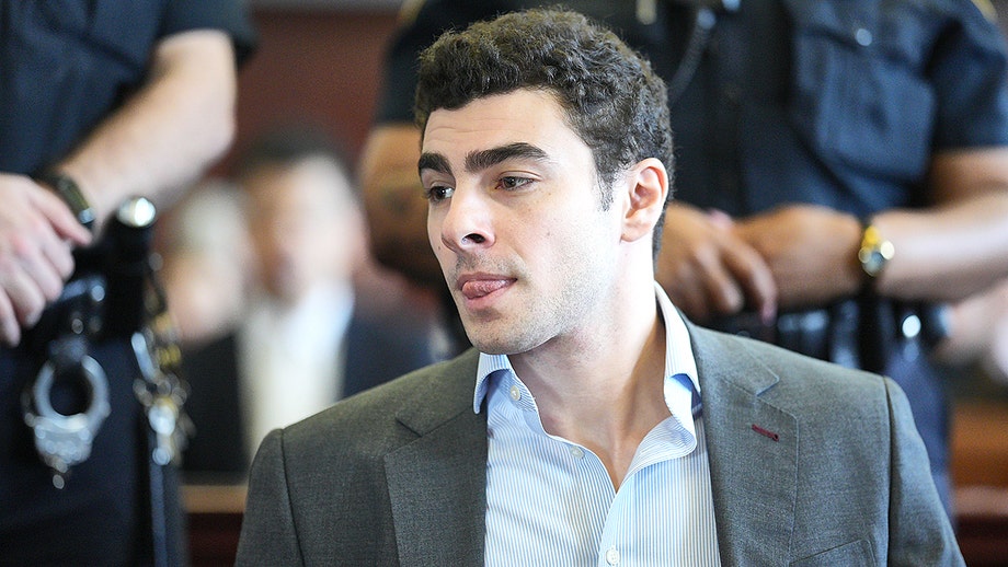 Body language expert spots multiple 'red flags' in Luigi Mangione's police confrontation