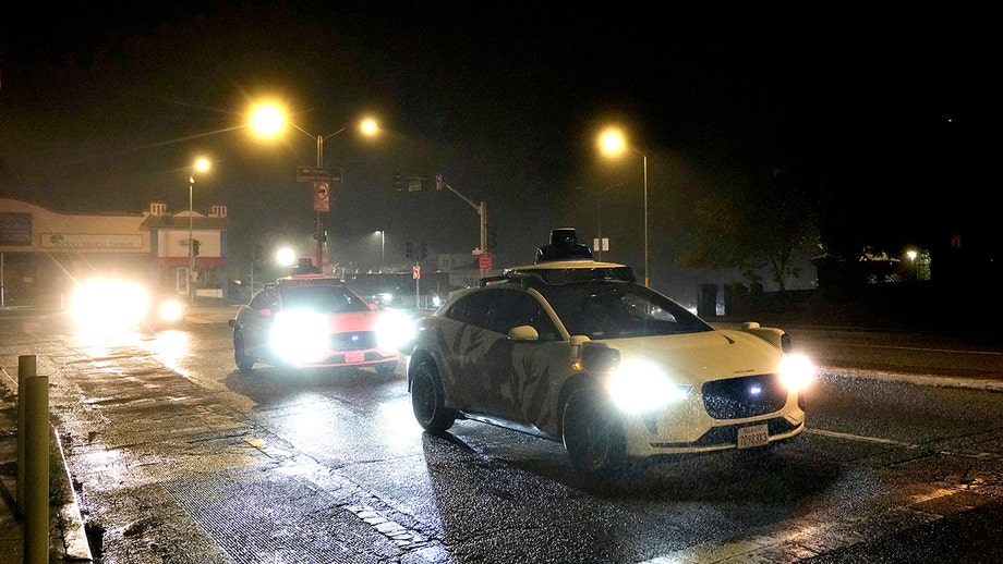 Self-driving cars left stranded as massive blackout plunges San Francisco into darkness