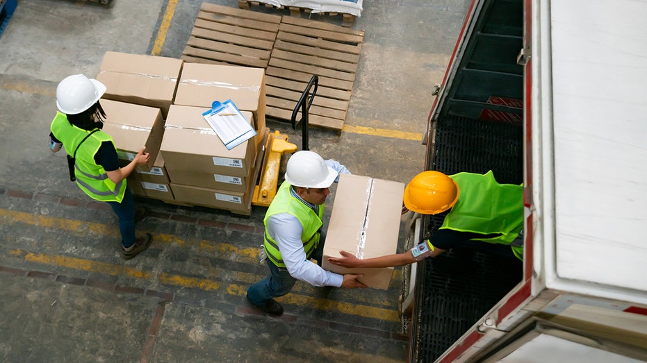 Crime rings, hackers join forces to hijack trucks nationwide, fueling major holiday shipping security fears