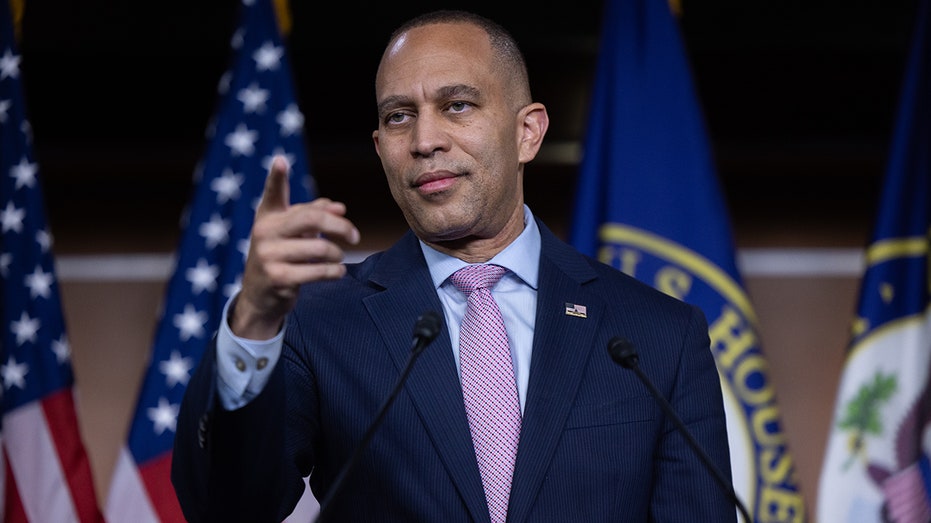 Rep Hakeem Jeffries questions SCORE Act motives, likens halted vote to Lane Kiffin’s LSU move amid NIL debate