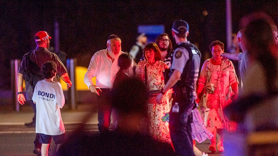 Eyewitness to Australia terror attack describes 'pandemonium' during deadly shooting at Hanukkah event